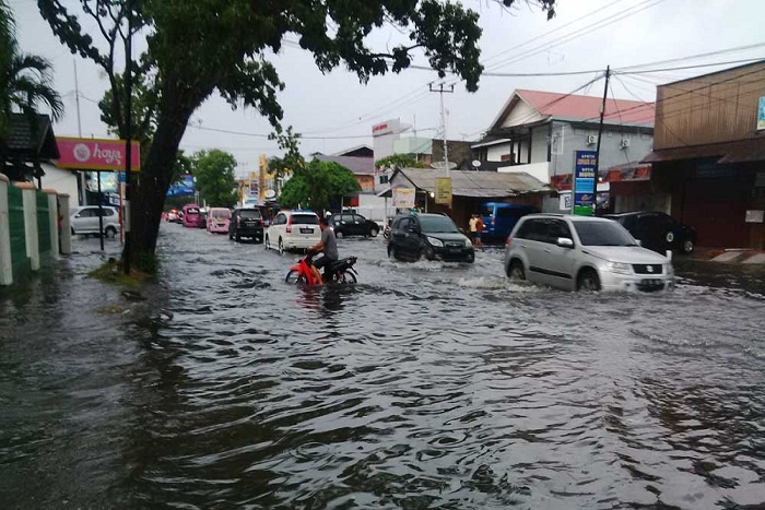 di Guyur Hujan 3 Jam Padang Terendam Banjir