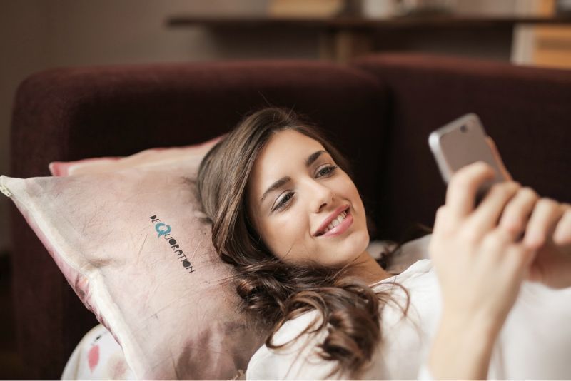 6 Dampak Negatif Bermain Handphone Sebelum Tidur