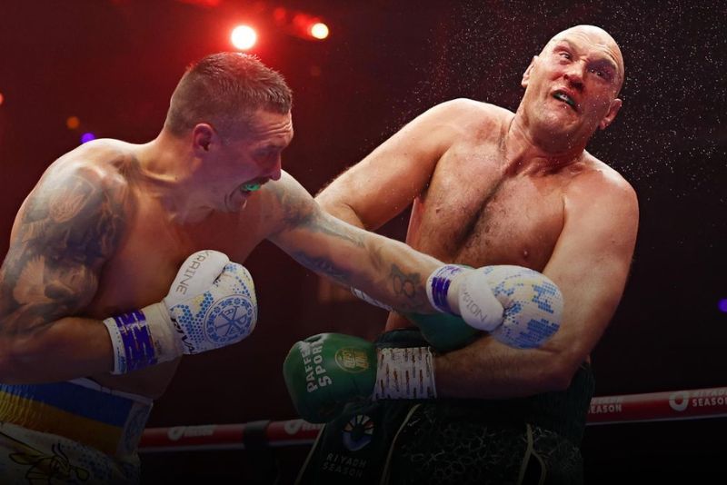 Usyk Dibawa ke Rumah Sakit Setelah Kalahkan Tyson Fury