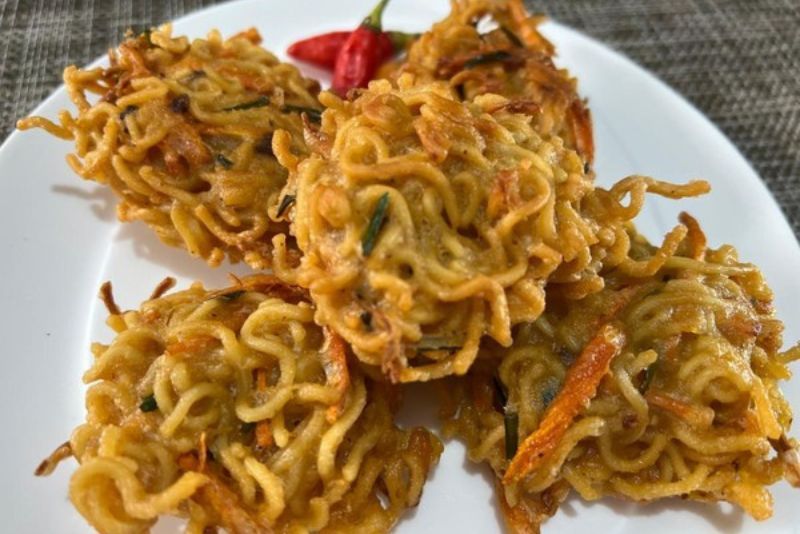 Resep Membuat Bakwan Mi Instan Enak dan Gurih