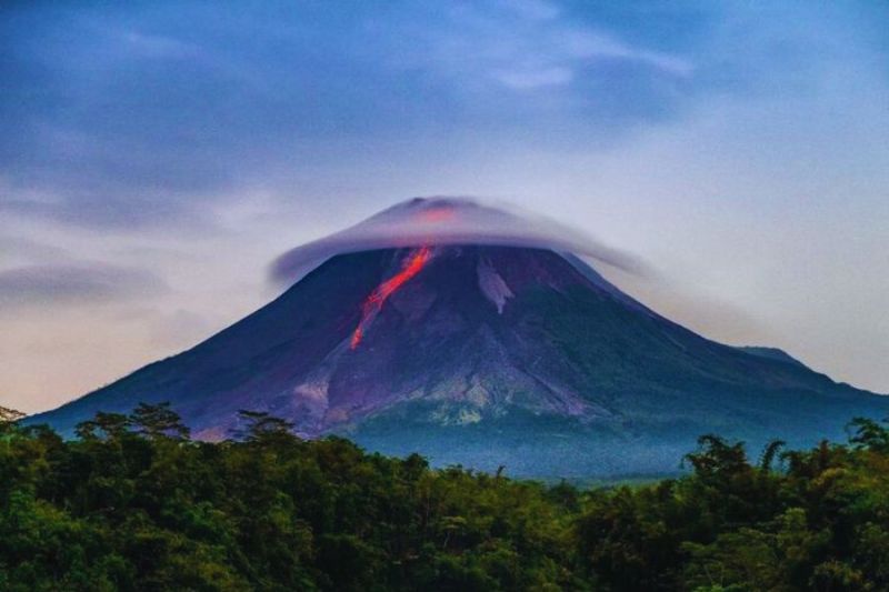 gunung merapi yang perkasa