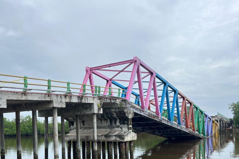 Jembatan Panglima Sampul Ambruk di Kabupaten Meranti