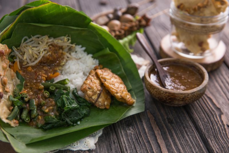 Pece Pincuk: Sensasi Kuliner Khas Jember yang Menggugah Selera