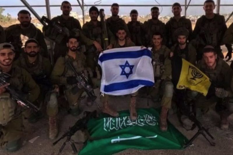 Pasukan Israel Diduga Menginjak Bendera Arab Saudi dengan Lafaz Syahadat