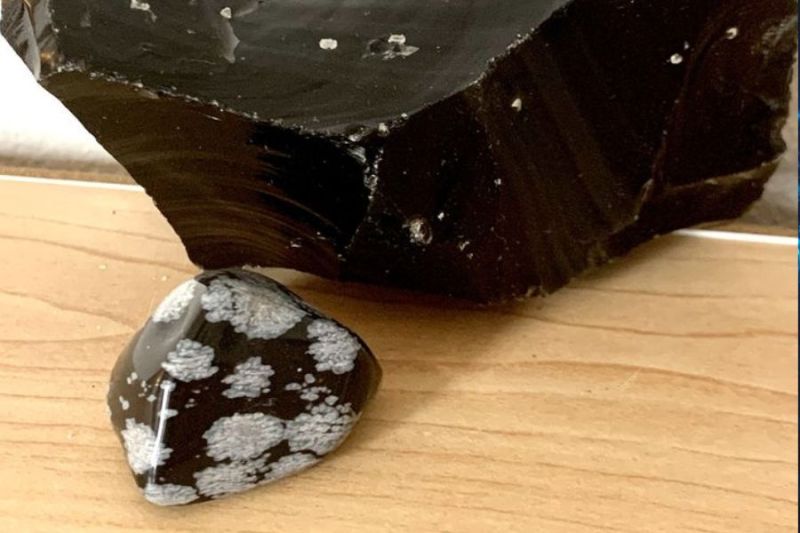 batu obsidian