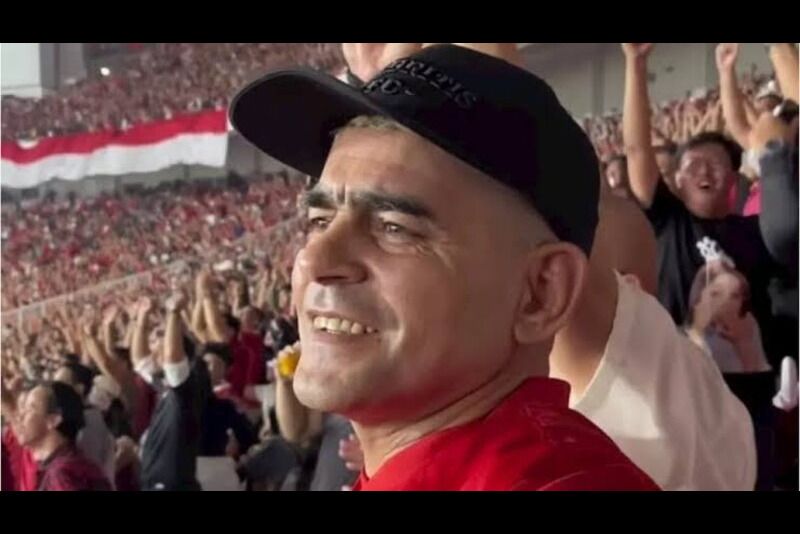 Euforia Kemenangan Timnas Indonesia: Cristian Gonzales Nonton di Kursi Tribun, Ibnu Jamil Beri Kritikan Tajam ke PSSI