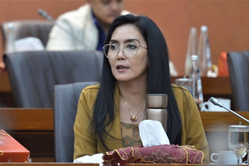 Rieke 'Oneng' Cecar Bos Taspen di DPR Soal Investasi Fiktif Rp 1 Triliun