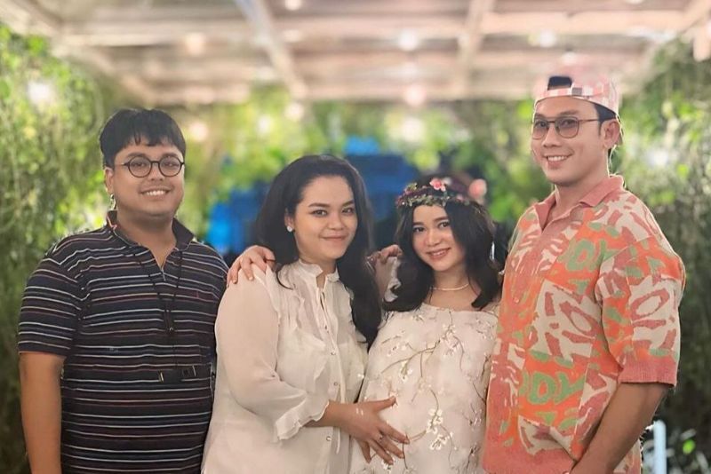 Sweet Banget Denny Sumargo Beri Surprise Baby Shower Ke Olivia Allan