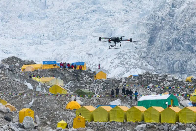 China Terbangkan Drone di Ketinggian Everest