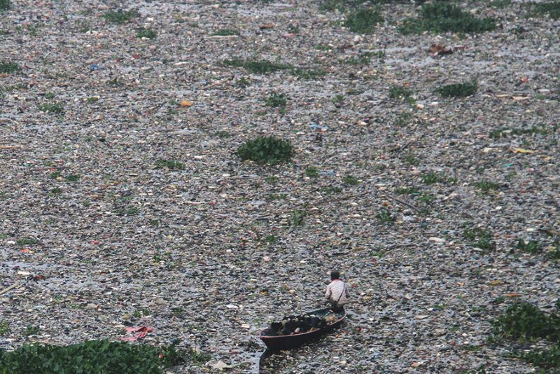 Sungai Citarum Disebut "The New Ocean Rubbish", Dipenuhi Lebih dari 100 Ton Sampah