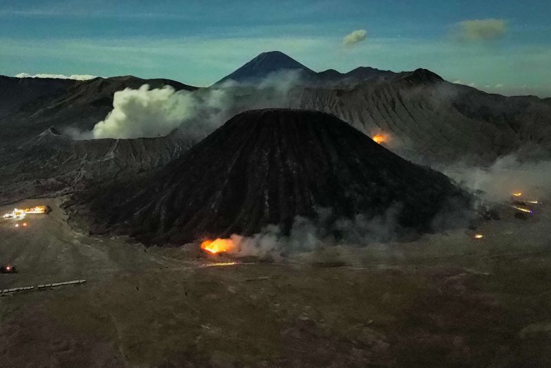 BNPB: 50 Hektare Lahan Terbakar di Gunung Bromo, Sumber Api Masih Diselidiki