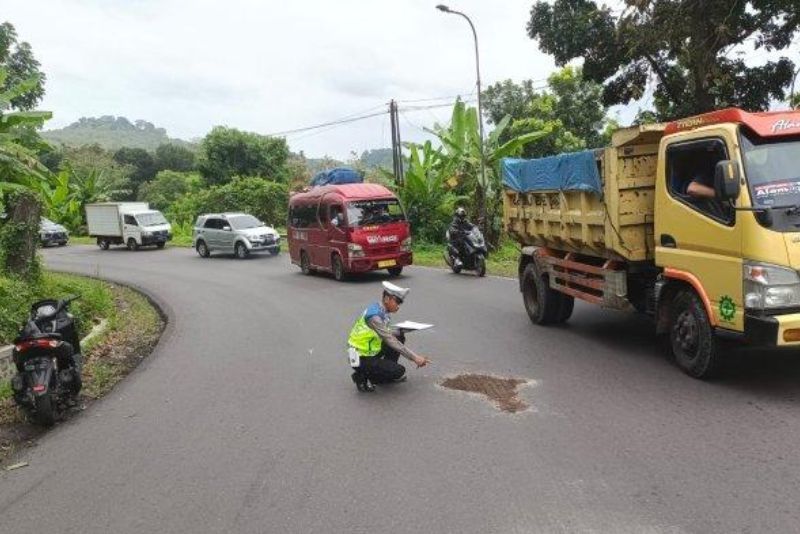 Kecelakaan Maut di Sumedang: Pemotor Asal Bandung Tewas Akibat Tabrak Lari
