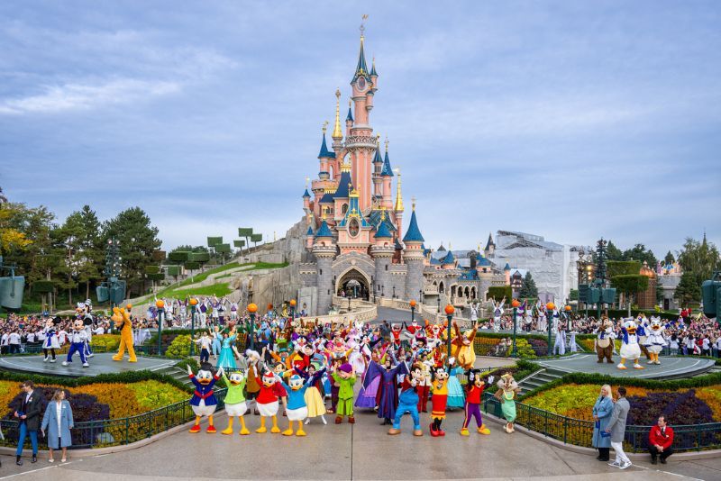 9.500 Karyawan Disneyland Ancam Mogok Demi Tuntutan Kenaikan Gaji