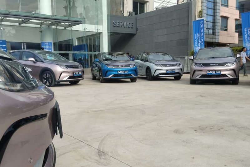 Dealer BYD Buka Pesanan Mobil Listrik M6