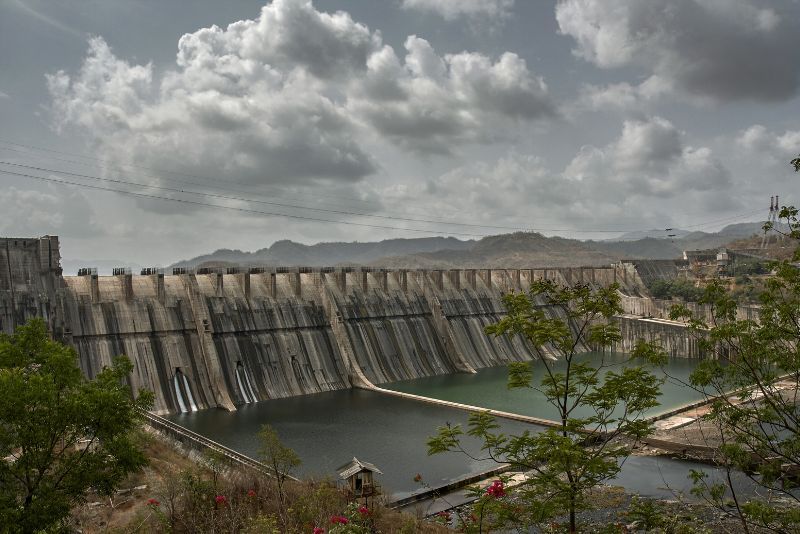 Taman Narmada: Situs Bersejarah dan Kebun Raya di Lombok Barat