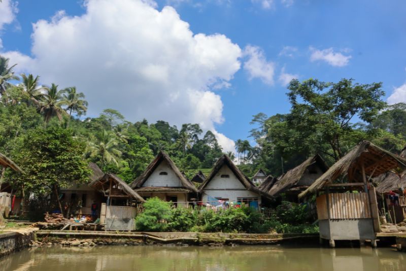 Mengenal Tradisi Kampung Naga: Kekayaan Budaya yang Tersembunyi