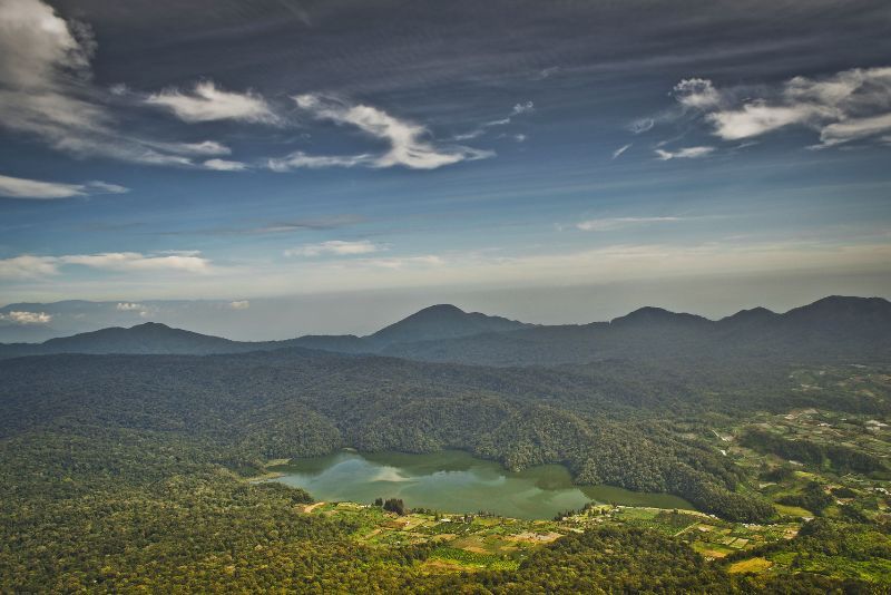 Judul: Danau Lau Kawar Sumatera Utara: Pesona Danau Vulkanik yang Menakjubkan