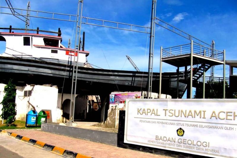 Kapal Apung Lampulo: Destinasi Kuliner Unik di Banda Aceh