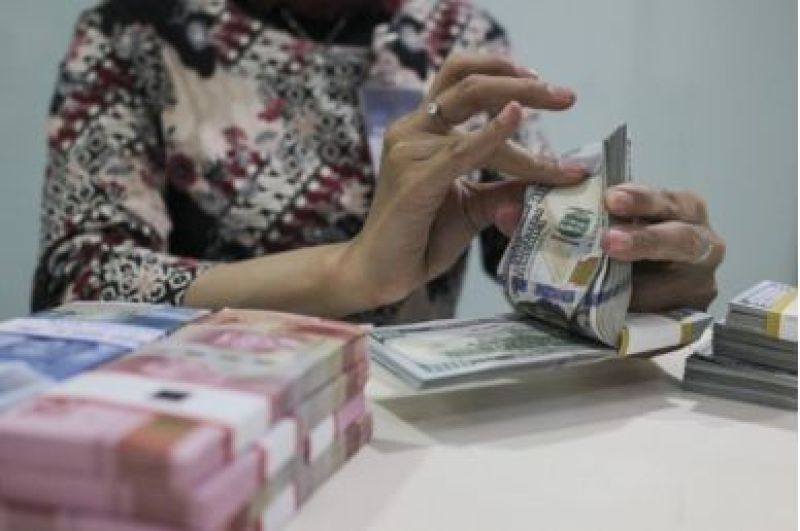 Rupiah Terpuruk Lagi Jumat (26/7), Cek Ramalan Nasib Pekan Depan