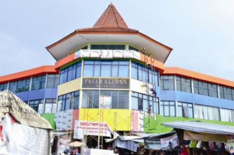 Sepatu Impor China di Pasar Kliwon Kudus Dijual Hanya Rp 10 Ribu, Produk Lokal Terancam Gulung Tikar