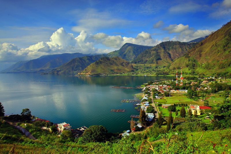 Danau Kelimutu: Danau Tiga Warna yang Berubah-ubah