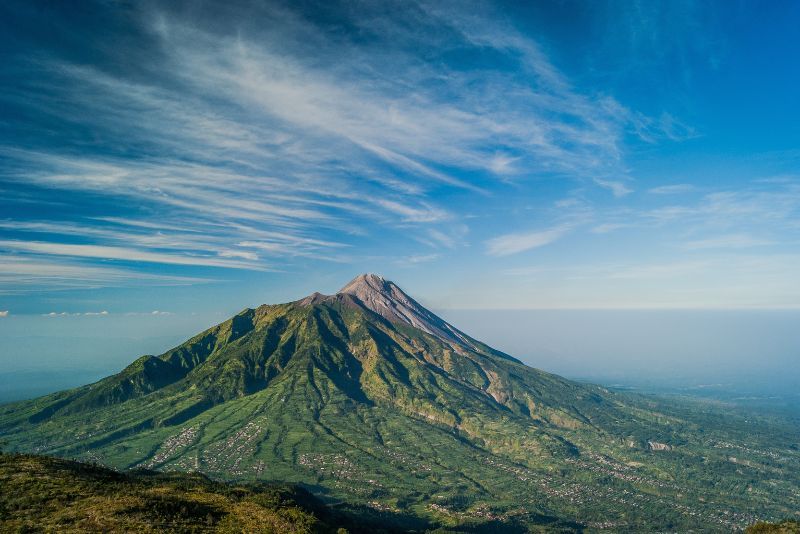 Petualangan Seru di Gunung Merapi: Pendakian, Wisata Alam, Keindahan Puncak