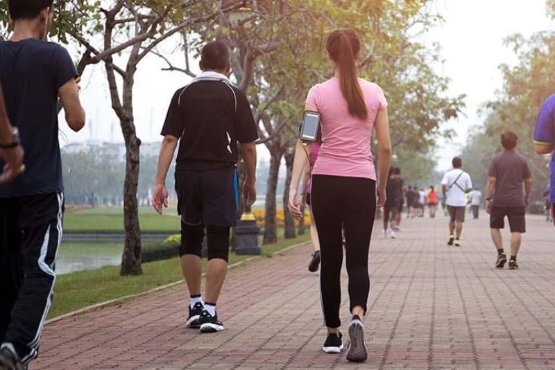 Jalan Kaki Dapat Menurunkan Berat Badan? Begini Kata Pakar