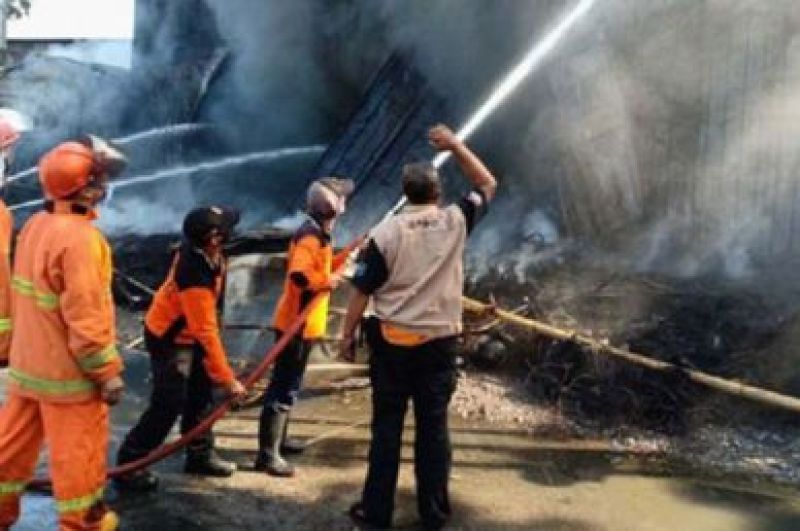 Gudang Garam Terbesar Terbakar di Sumenep, Kerugian Capai Rp 192 Juta