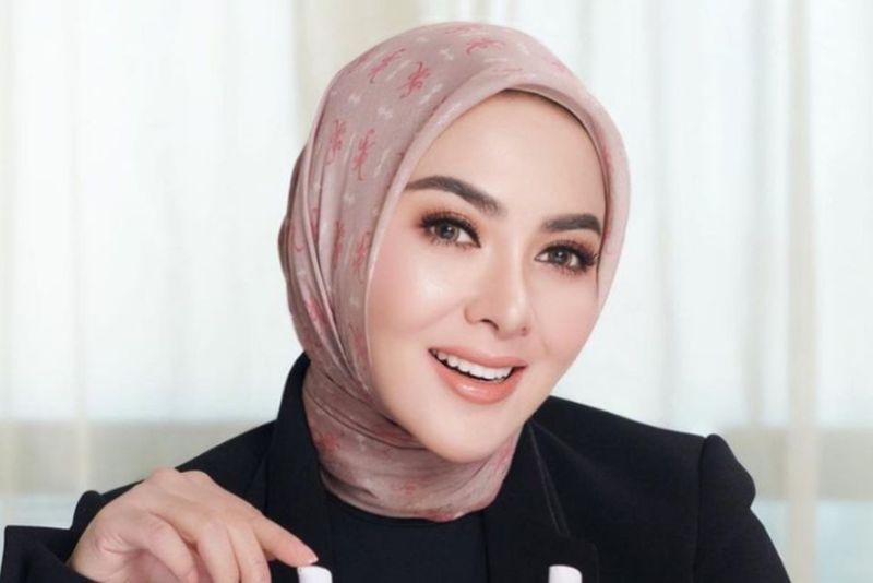 Gaya Fashion Terkini dari Syahrini Menjadi Sorotan