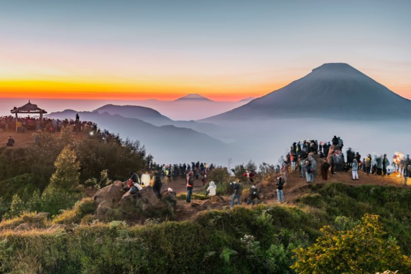 Eksplorasi Alam di Taman Nasional Dieng: Kawah Sikidang, Kompleks Candi Arjuna