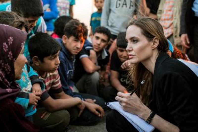 Angelina Jolie dan Kontroversi Dukung Pengungsi Palestina