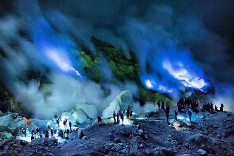 Api Biru Kawah Ijen