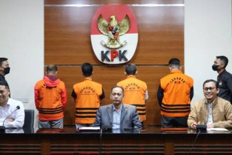 Menyusuri Jejak Korupsi di Kalangan Pejabat