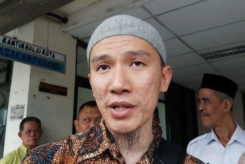 Kontroversi dan Tantangan yang Dihadapi Ustadz Felix Siauw dalam Berdakwah