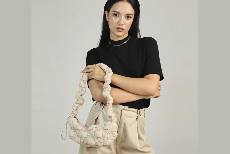 Trend Tas 2024: Dari Mini Bags hingga Oversized Totes