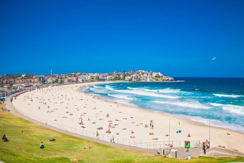 Menikmati Pemandangan Pantai di Australia: Dari Great Barrier Reef hingga Bondi Beach