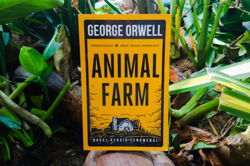 Resensi Buku: "Animal Farm" oleh George Orwell