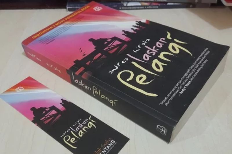 Resensi Buku: "Laskar Pelangi" Karya Andrea Hirata