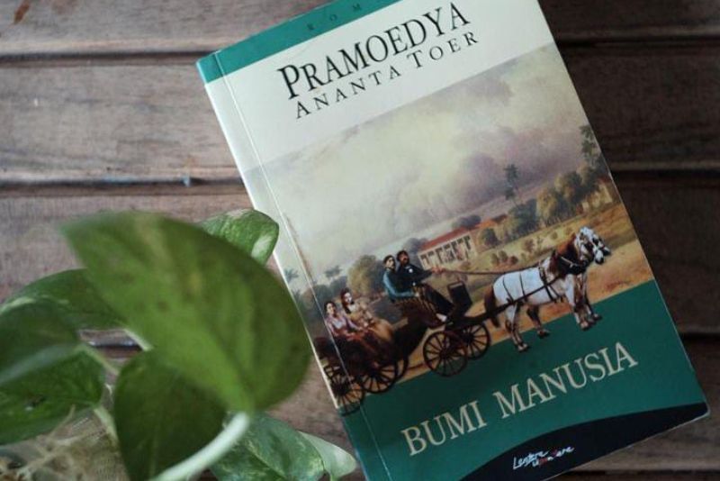 Menelusuri Kisah dalam "Bumi Manusia" oleh Pramoedya Ananta Toer