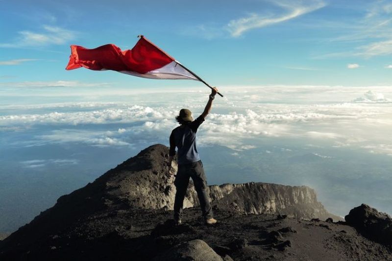 Menyaksikan Sunrise dari Puncak Tertinggi di Sumatera