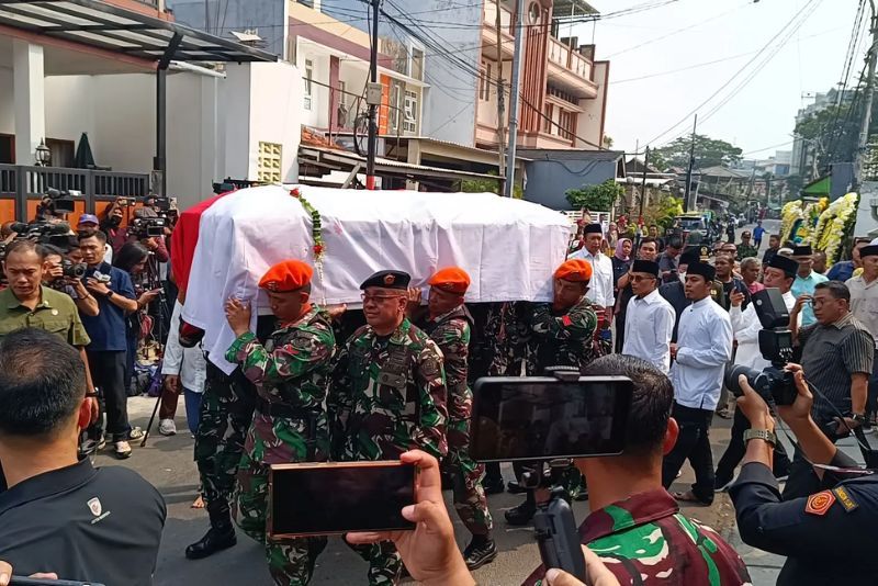 Upacara Persemayaman Antar Hamzah Haz ke Peristirahatan Terakhir di Bogor