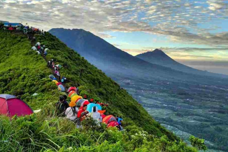 Mendaki Gunung