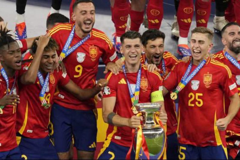 Skuad Timnas Spanyol merayakan kemenangan Euro 2024. Spanyol menang 2-1 atas Inggris dalam final yang bertempat di Olympiastadion Berlin, Jerman