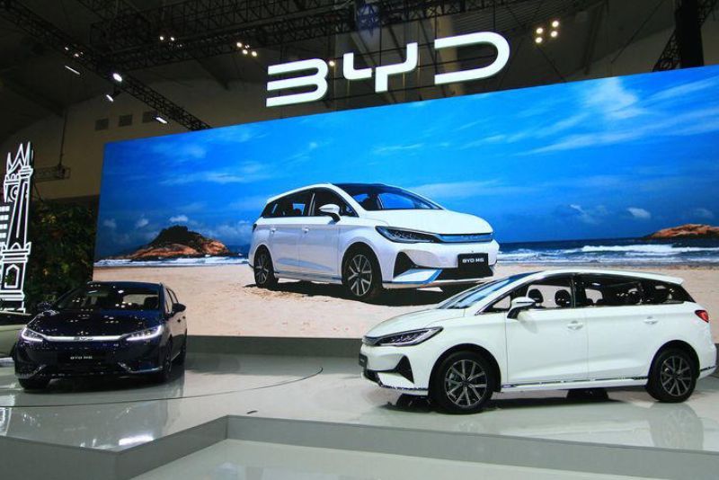 BYD M6 di GIIAS 2024