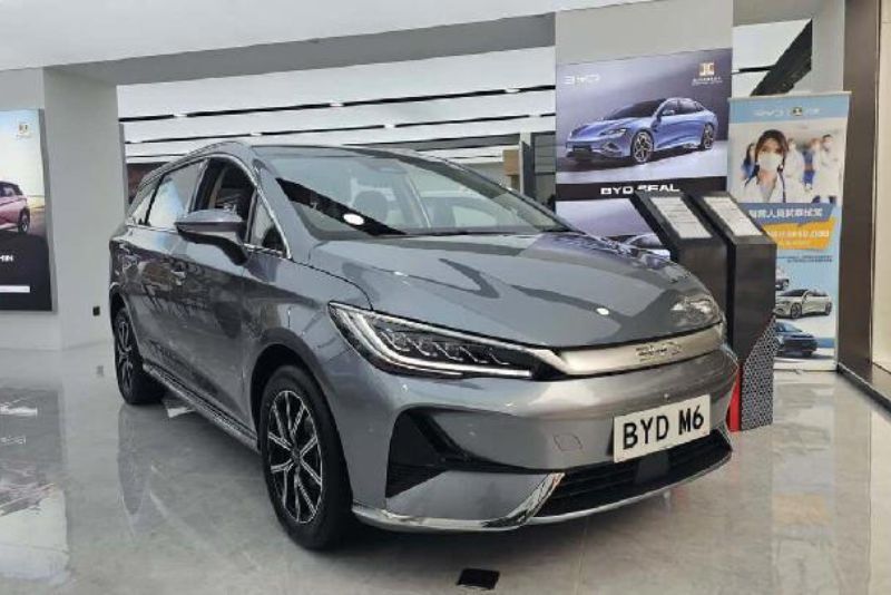 Cek Ragam Mobil Listrik BYD M6 di GIIAS 2024 dan Detail Spesifikasinya