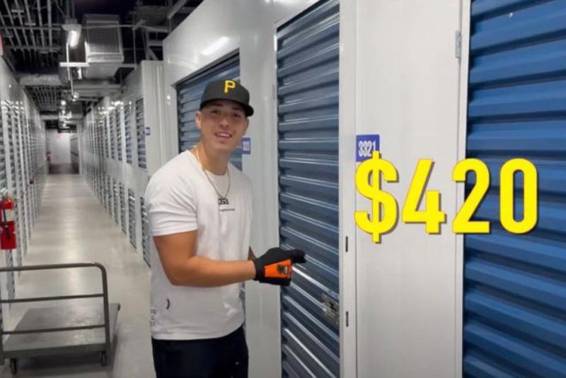 YouTuber Prieto Hunters membeli kios kosong seharga 420 Dollar Amerika Serikat.