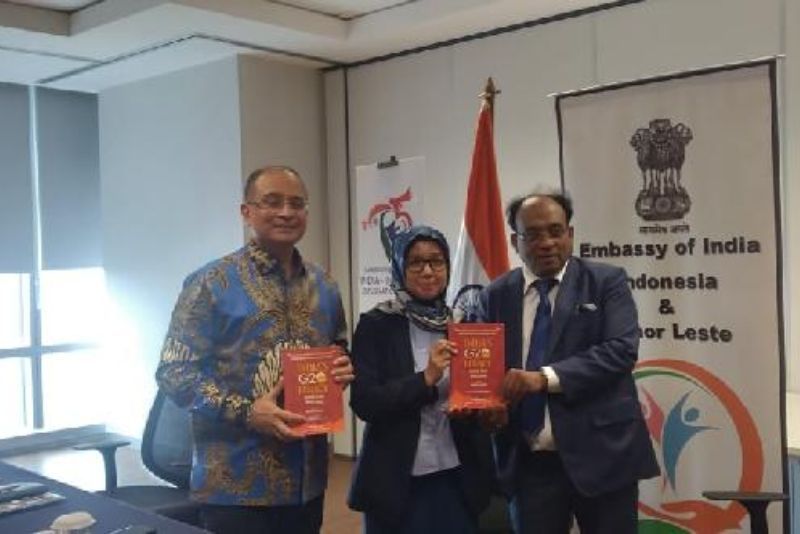 (kiri ke kanan) Sandeep Chakravorty Duta Besar India untuk Indonesia, Curie Maharani Direktur Eksekutif Indo-Pasific Strategic Intelligent , dan Manish Chand Pendiri Center for Global India Insight da