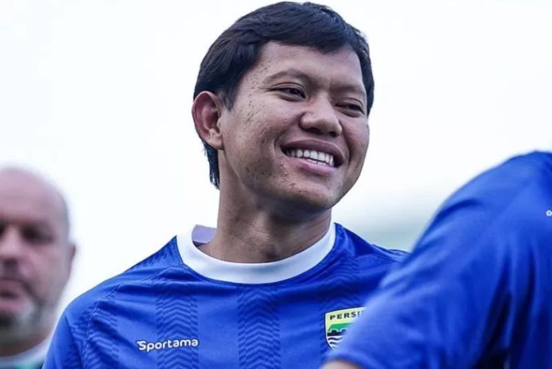 Pemain Persib Bandung Adam Alis