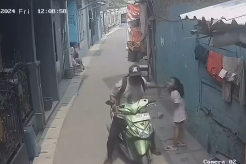 Aksi jambret kalung anak terekam CCTV di Bekasi Utara