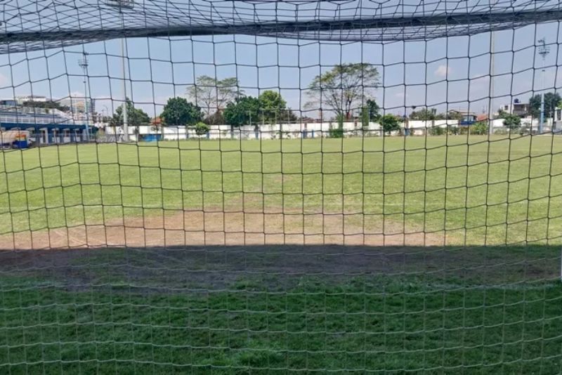 Kondisi lapangan di Stadion Sidolig memakan korban sejumlah pemain Persib Bandung